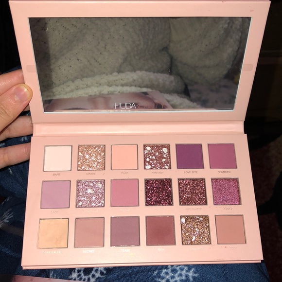 Eyeshadow Palette - Picture 3 of 6